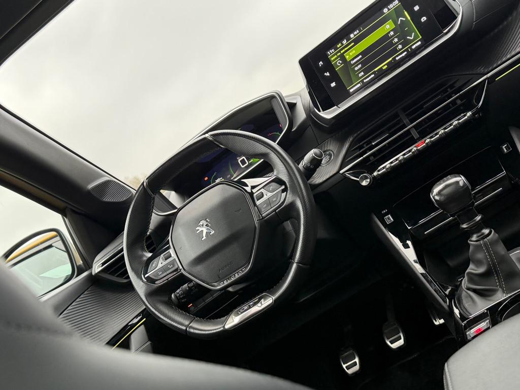 Peugeot 208 1.2 PureTech GT-Line - Jaune Faro - Panorama/3D, Voorwielaandrijving, 101 pk, Gebruikt, Leder en Stof