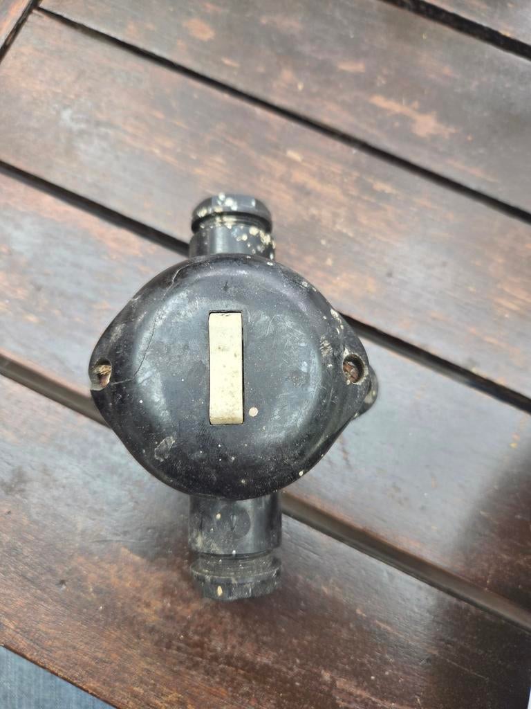 Vintage Bakelieten Schakelaar - Opbouw, Doe-het-zelf en Verbouw, Elektra en Kabels, Ophalen of Verzenden, Gebruikt, Schakelaar