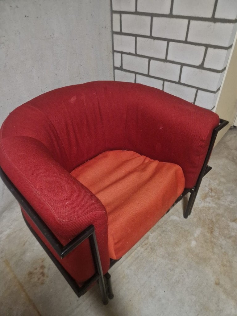 Comfortabele rode fauteuil met metalen frame, Huis en Inrichting, Stoelen, Ophalen, Gebruikt, Stof, Rood