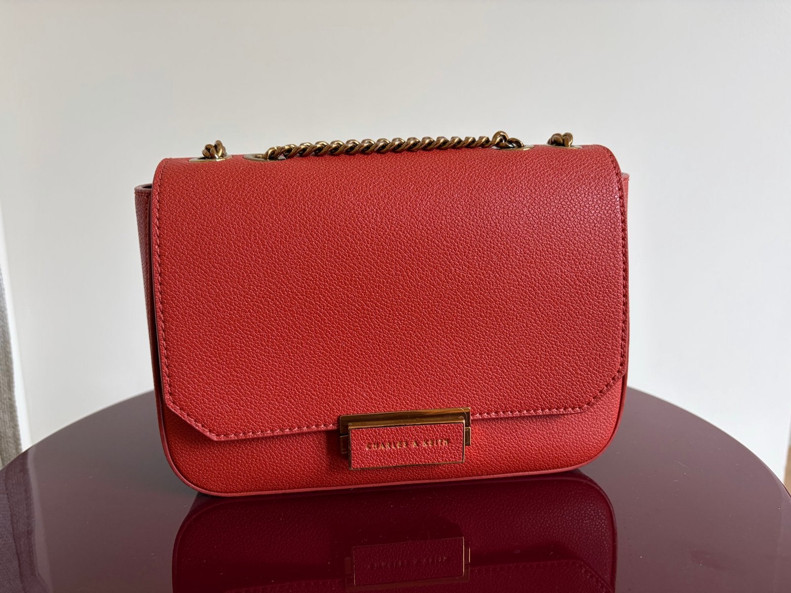 Charles & Keith Red Convertible Crossbody Bag, Ophalen, Zo goed als nieuw, Rood, Schoudertasje