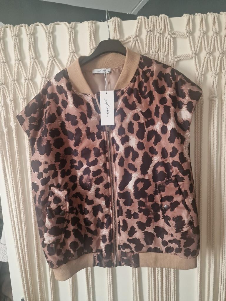 Prachtige nieuwe Ambika bodywarmer met luipaardprint, Bruin, Maat 42/44 (L), Nieuw, Ophalen of Verzenden