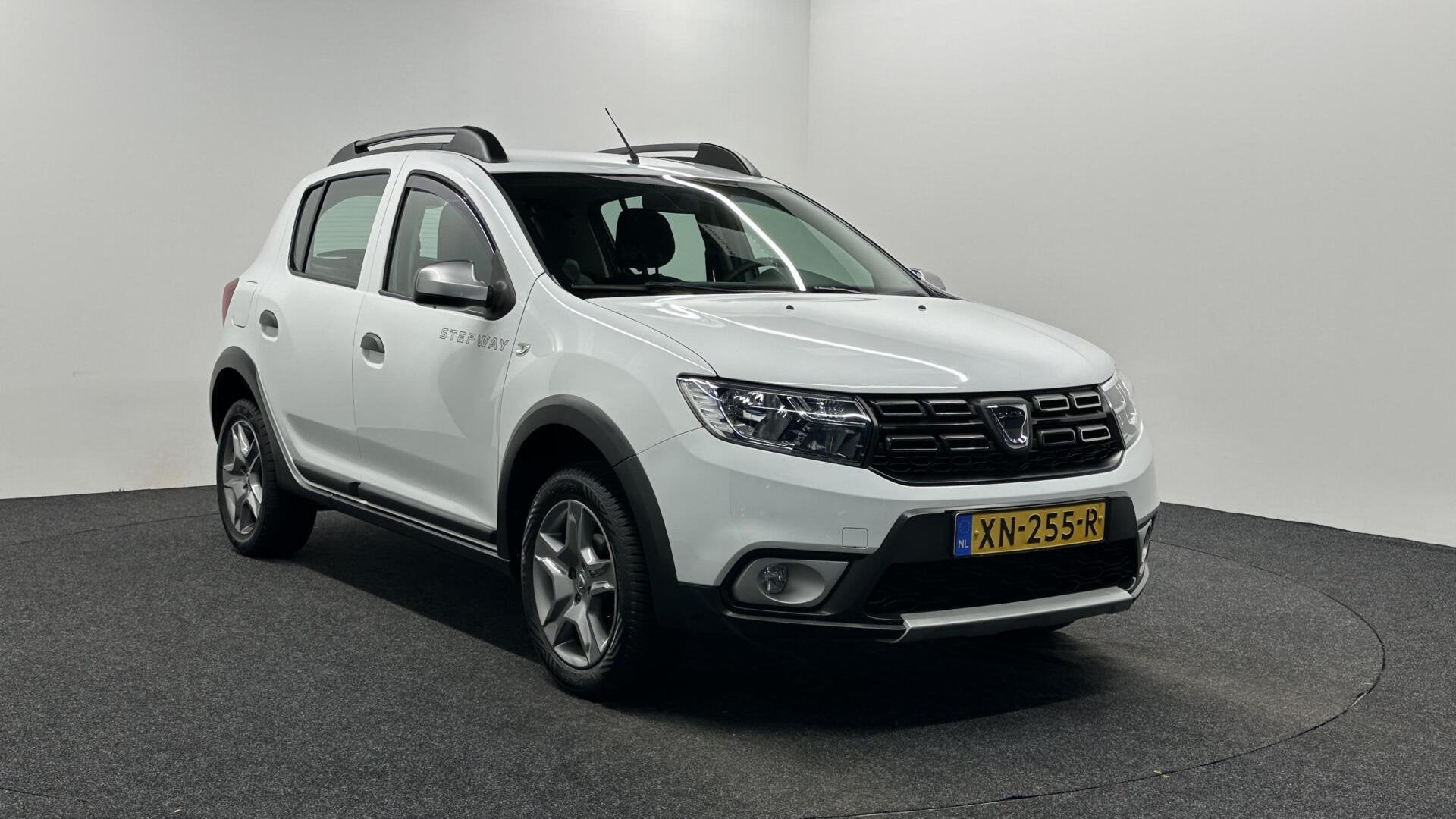 Dacia Sandero 0.9 TCe SL Stepway AUTOMAAT TREKHAAK AIRCO NAV, Auto's, 898 cc, Euro 6, Met garantie (alle), Leder en Stof