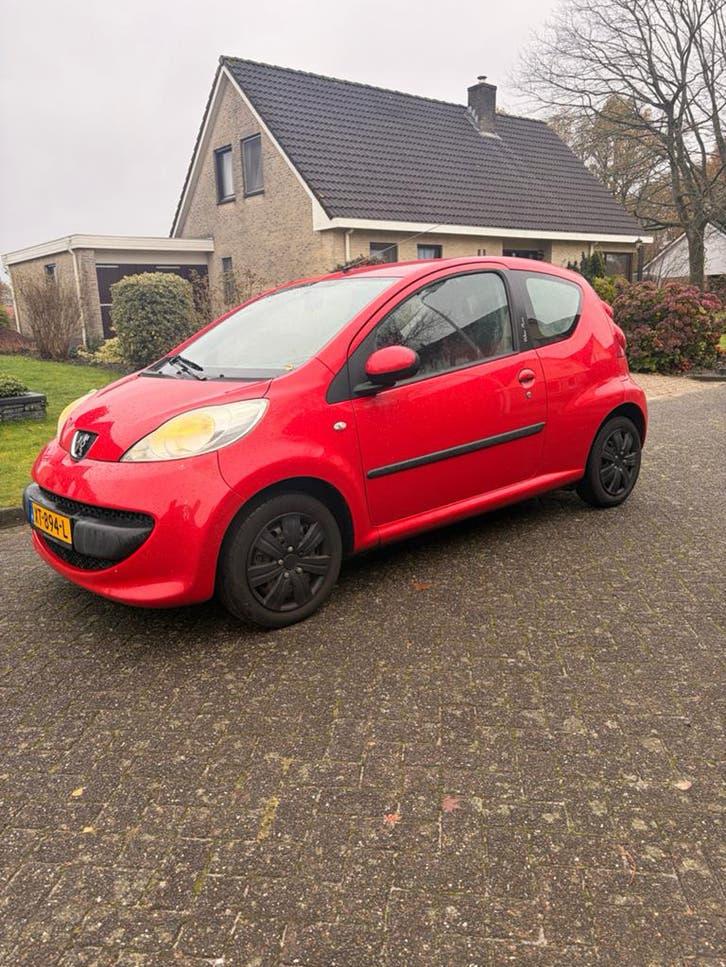 Peugeot 107 1.0 12V 3DR 2008 Rood, Auto's, Voorwielaandrijving, 4 stoelen, 68 pk, Handgeschakeld