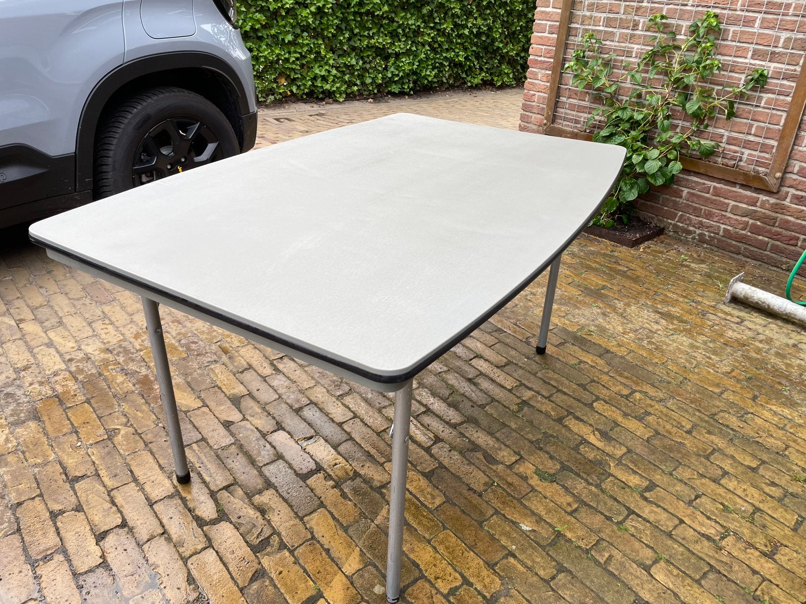 Gebruikte Isabella Kampeer tafel stevige poten 140cm-88 cm, Caravans en Kamperen, Caravan accessoires, Ophalen of Verzenden, Gebruikt