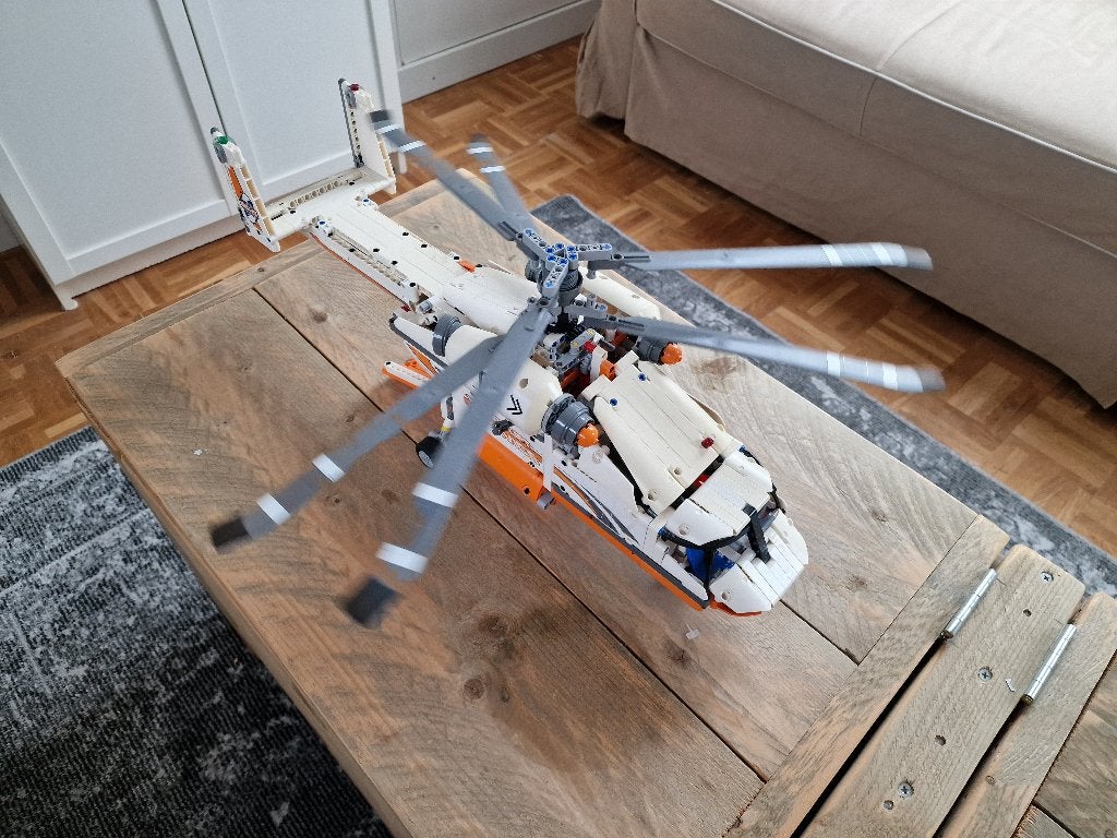 Foto 3 van lego TECHNIC Grote vrachthelikopter (42052) [#24]