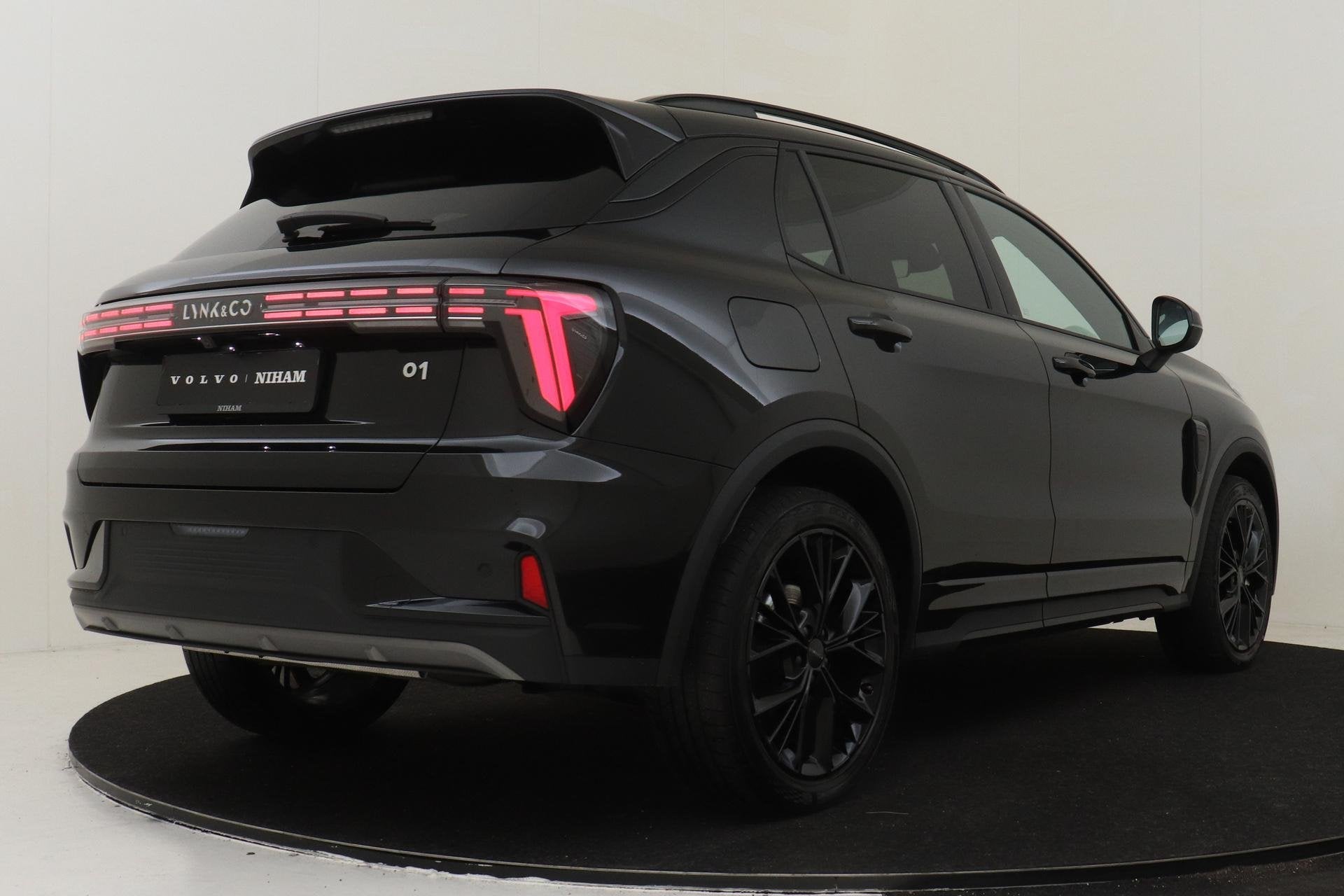 Lynk & Co 01 1.5 PHEV MORE *NIEUW UIT VOORRAAD!* -PANO.DAK|H, 12 maanden, Euro 6, 4 cilinders, 1898 kg
