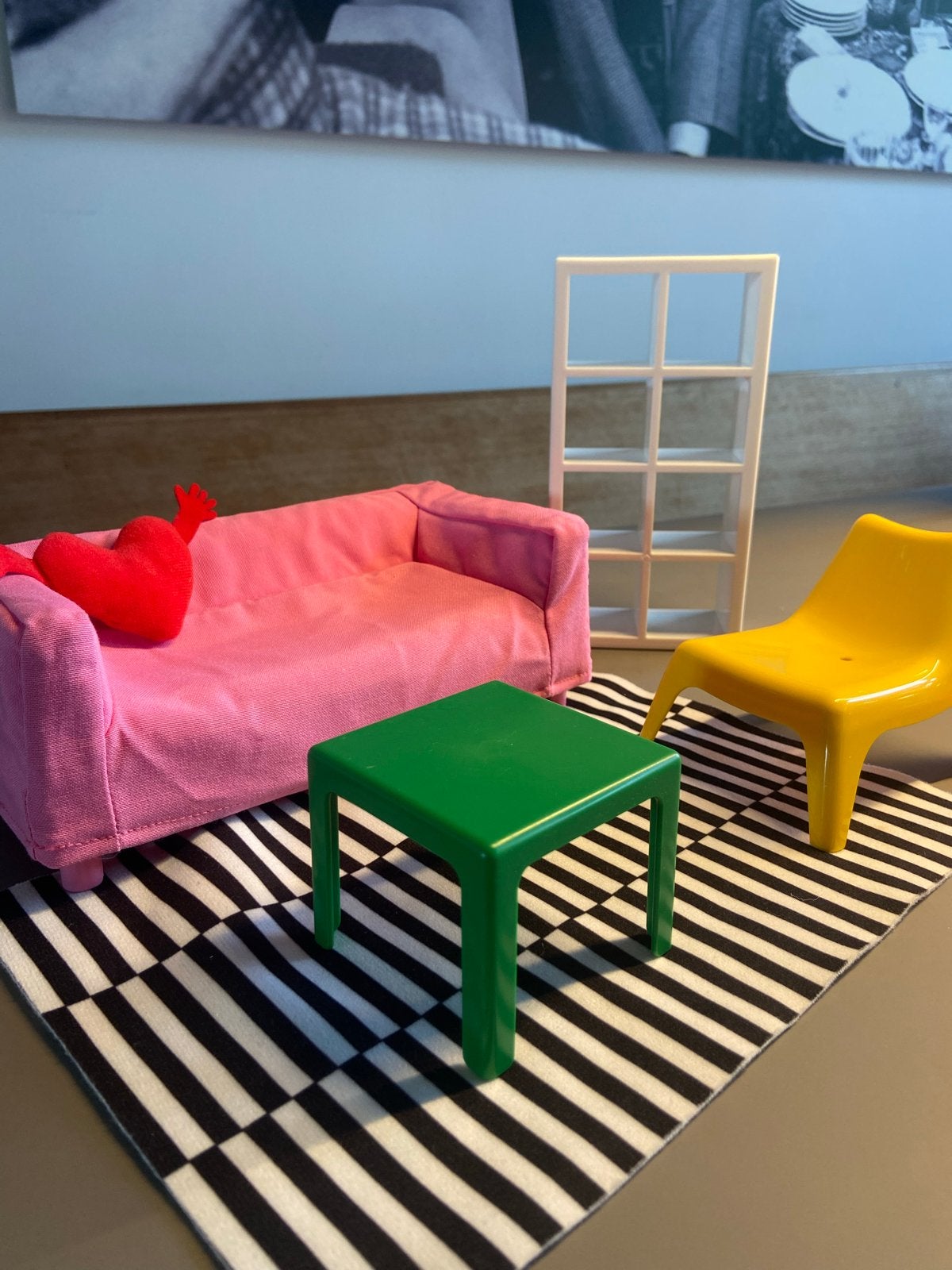 Barbie meubels van IKEA: bank, tafel, stoel, kleed en raam, Ophalen of Verzenden, Gebruikt, Jongen of Meisje