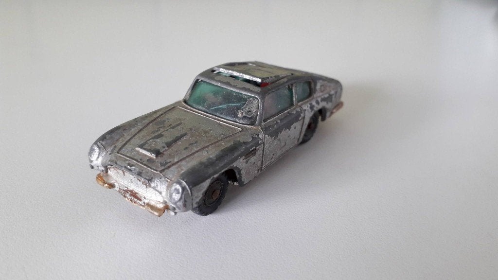 aston martin db5                james bond          corgi, Ophalen of Verzenden, Gebruikt, Auto