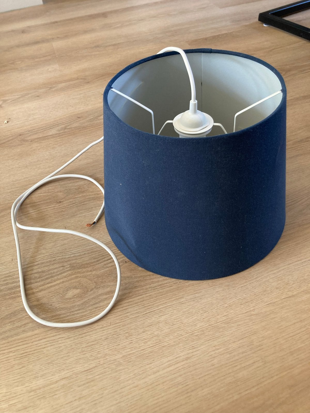 Donkerblauwe lampenkap van ikea, Ophalen, Zo goed als nieuw, Textiel, E27 (groot)