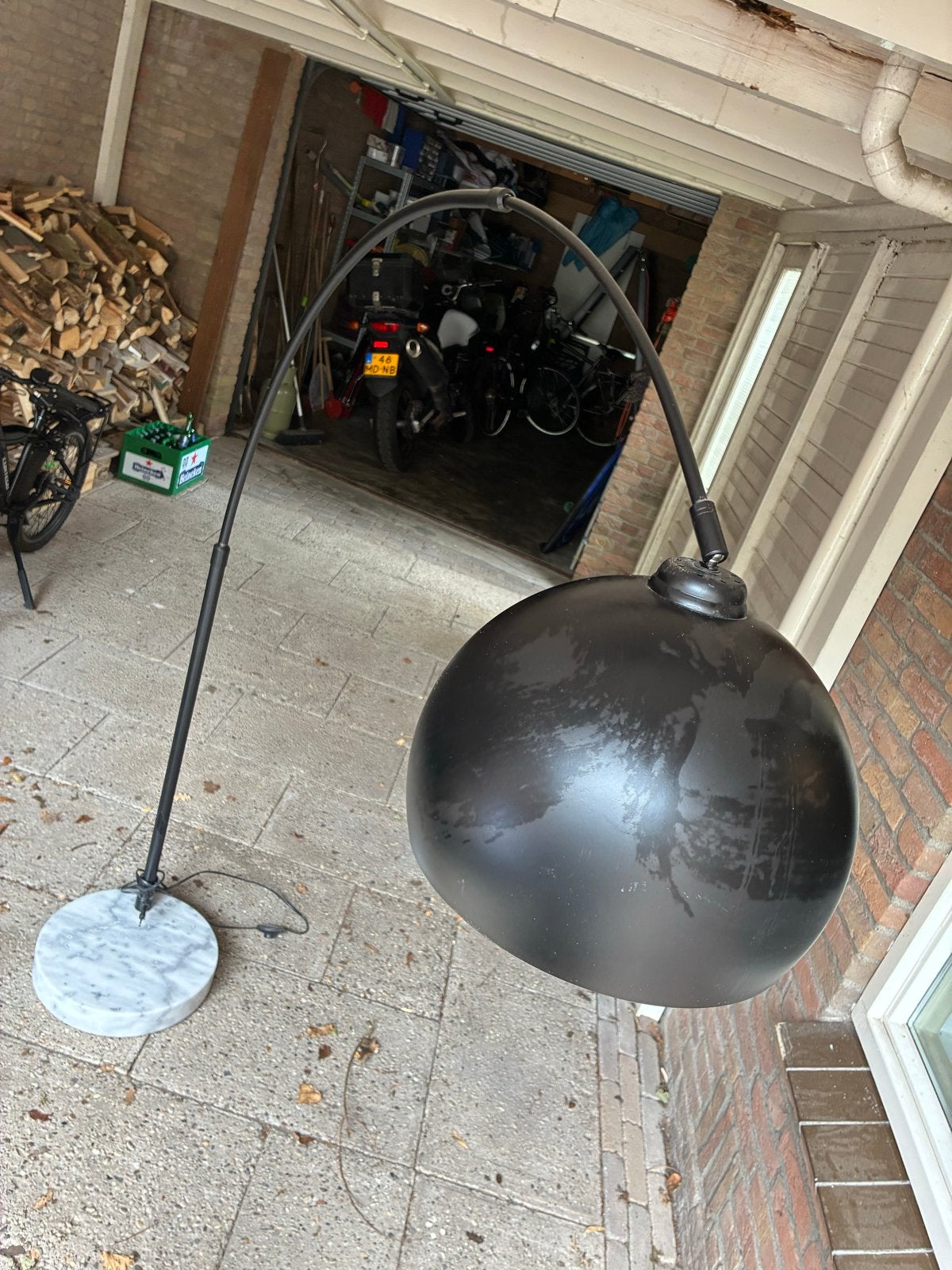 Booglamp met marmeren voet en zwarte kap, Ophalen, Gebruikt, E27 (groot), Metaal