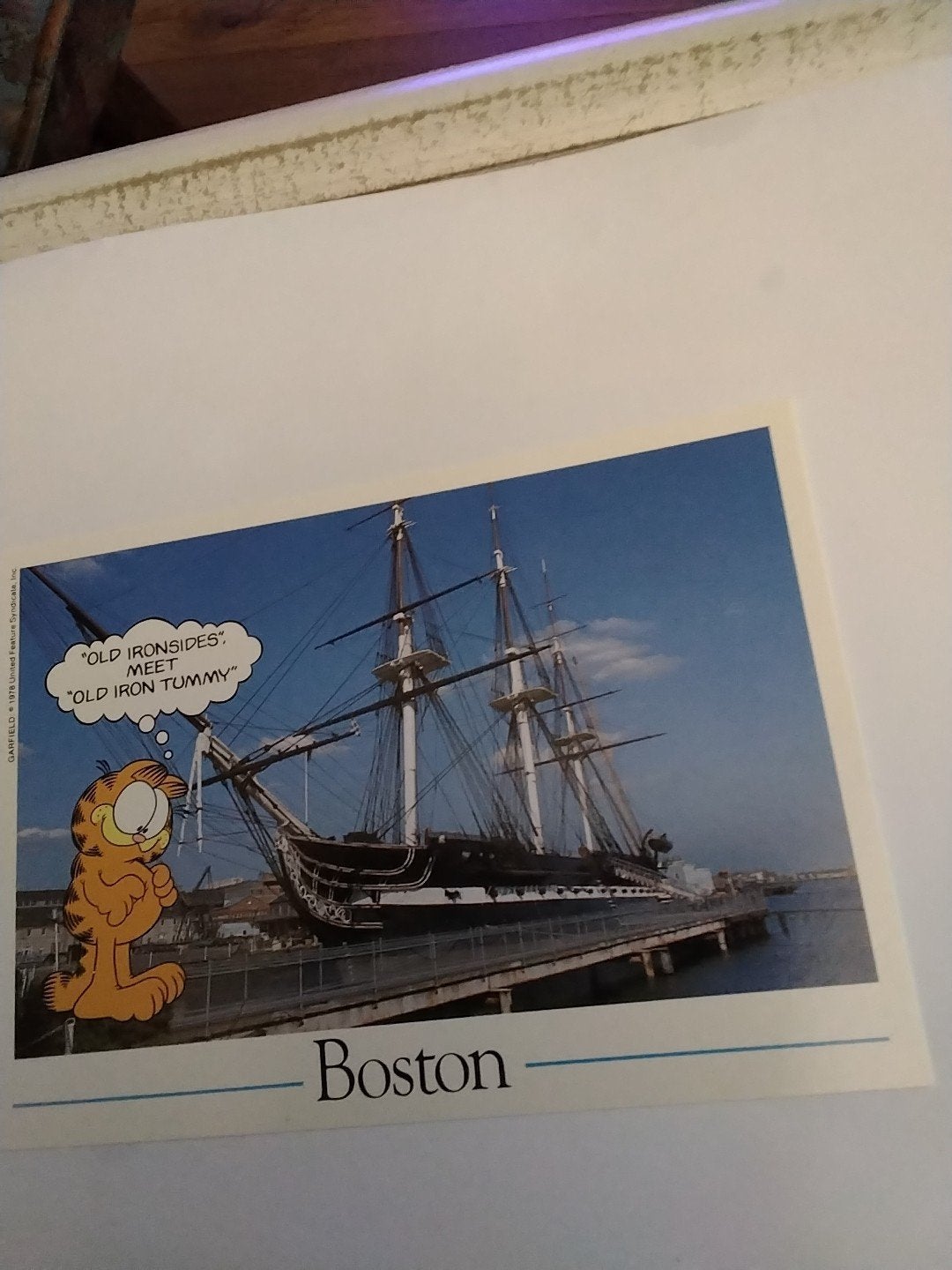 Garfield Ansichtkaart Boston - USS Constitution, Ophalen of Verzenden, 1980 tot heden, Ongelopen, Sterren en Beroemdheden