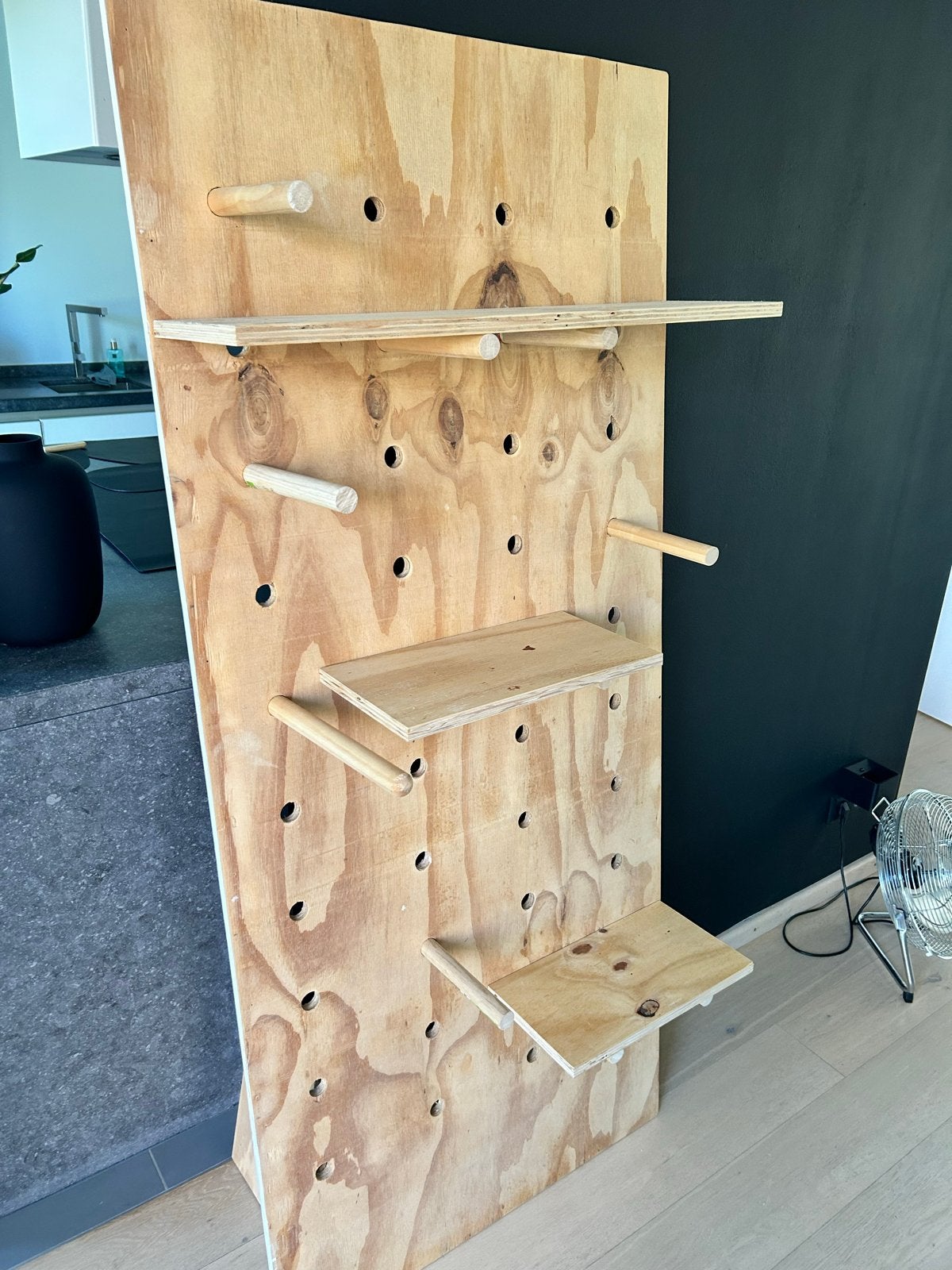 Houten Pegboard | Designkast, 11 pinnen en 4 planken, Ophalen, Gebruikt