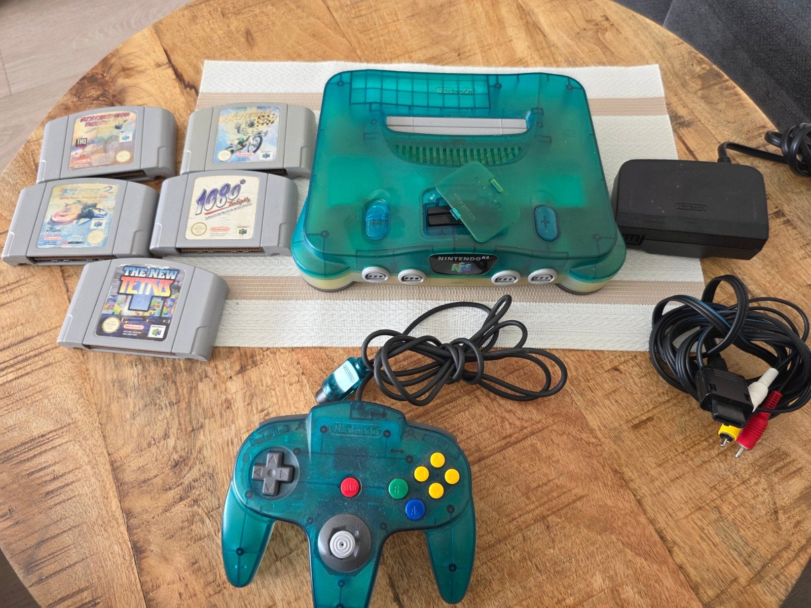 Nintendo 64 Ice Blue Clear met games en controller, Ophalen of Verzenden, Gebruikt, Met 1 controller, Met games