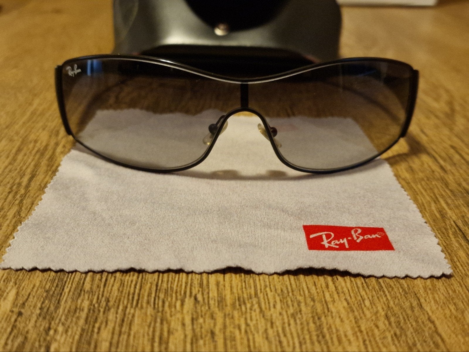 ZGAN RayBan stoer model incl RayBan opberg etui en doekje, Ophalen, Zo goed als nieuw, Zwart, Ray-Ban
