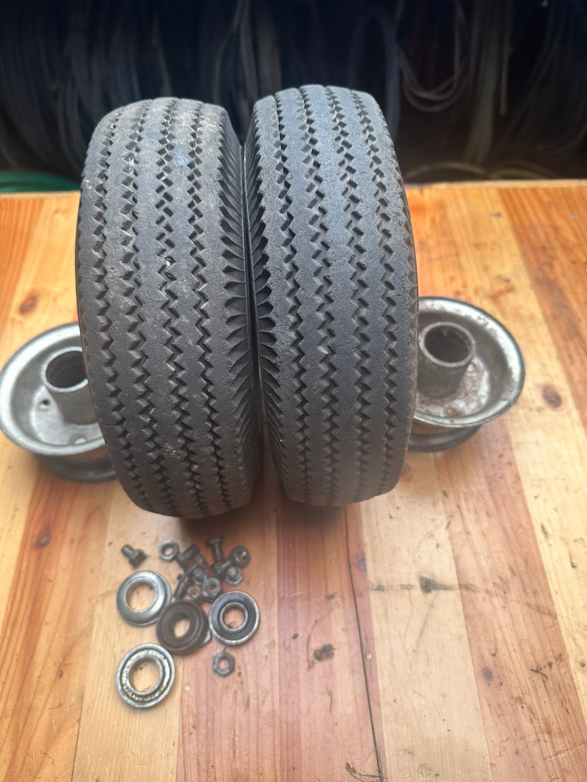 Te Koop: 2 goede Banden plus Velgen en 1 binnenband 4.10 x 4, Ophalen of Verzenden, Gebruikt, Overige typen