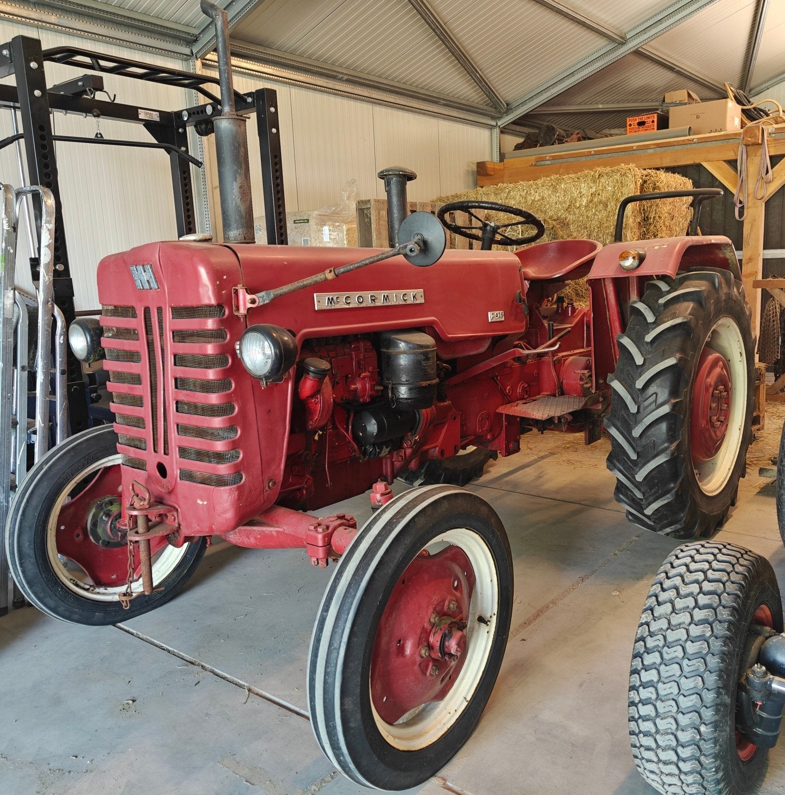 MC Cormick D-436 met kenteken, grondbak & palletvork, Zakelijke goederen, Agrarisch | Tractoren, Ophalen, Oldtimer, Tot 80 Pk