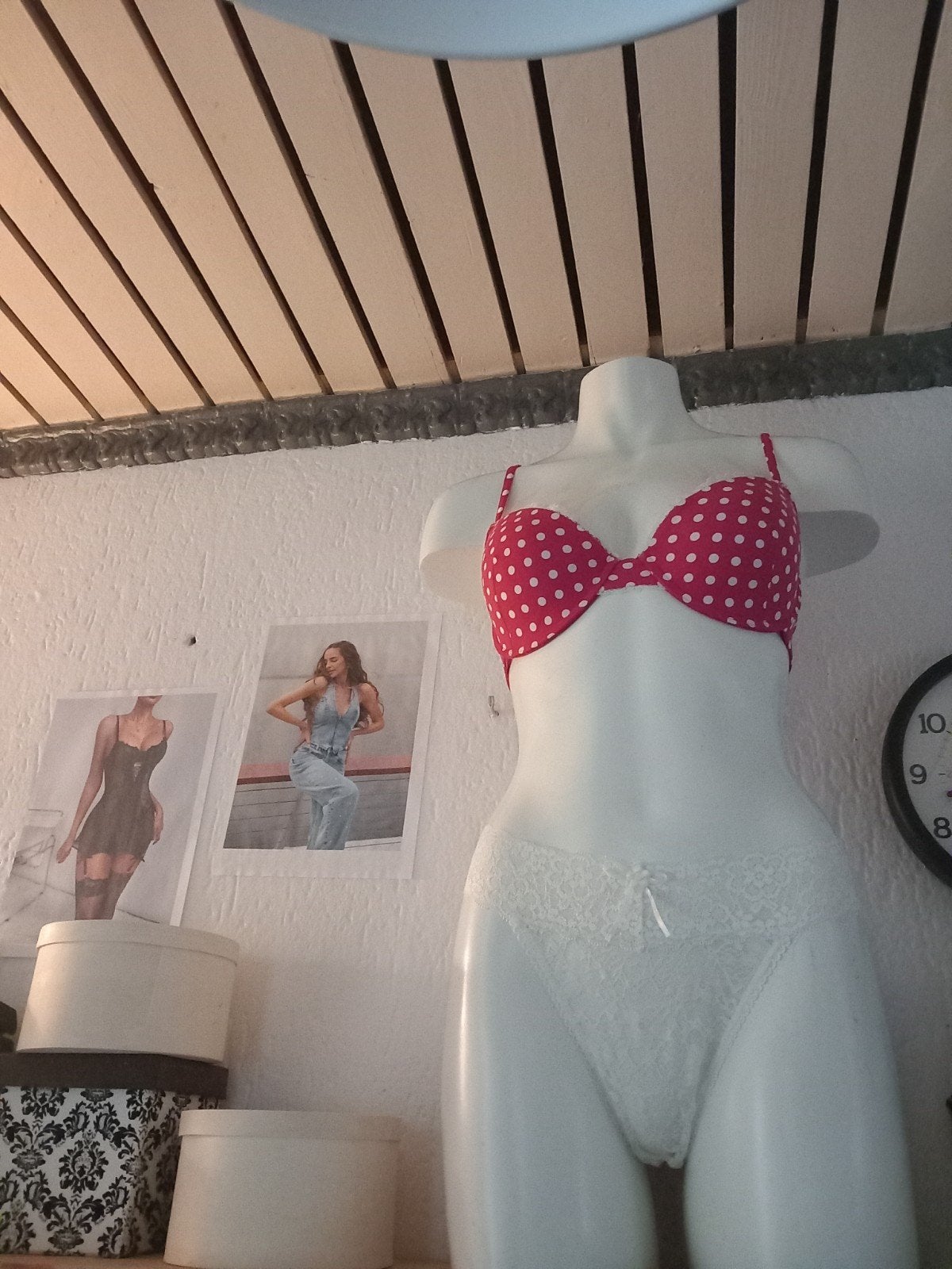 Lingerie setje: Beugel BH met bijpassende kanten string, Kleding | Dames, Ophalen of Verzenden, Rood, Setje