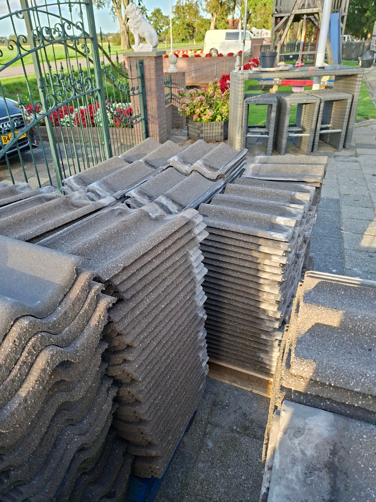 gratis mooie partij dakpannen sneldekkers, Doe-het-zelf en Verbouw, Ophalen, Steen of Klei, 15 m² of meer, Dakpannen