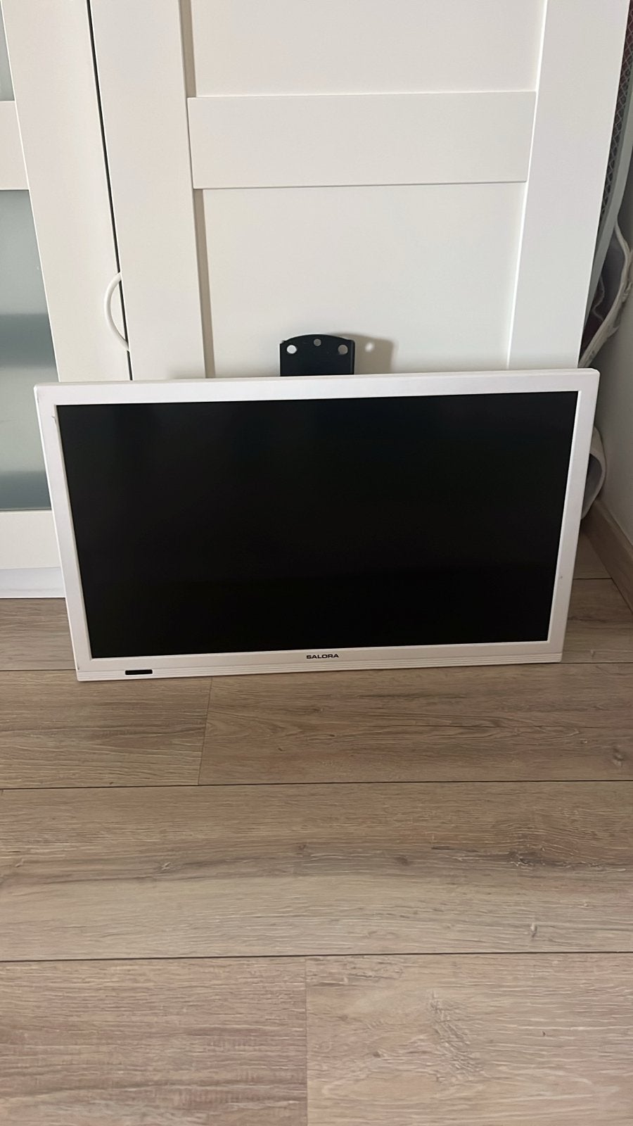 Salora TV 23 inch met muurbeugel en afstandsbediening, 50 Hz, HD Ready (720p), 60 tot 80 cm, Ophalen