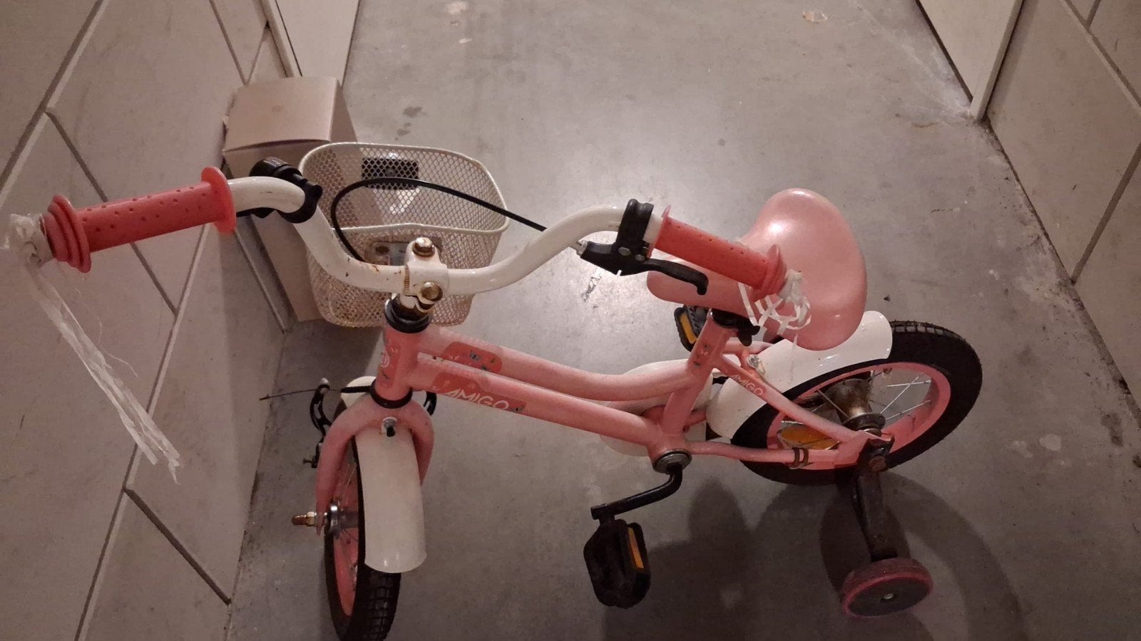 Roze kinderfiets met zijwieltjes, Ophalen, Terugtraprem, Zijwieltjes, Gebruikt
