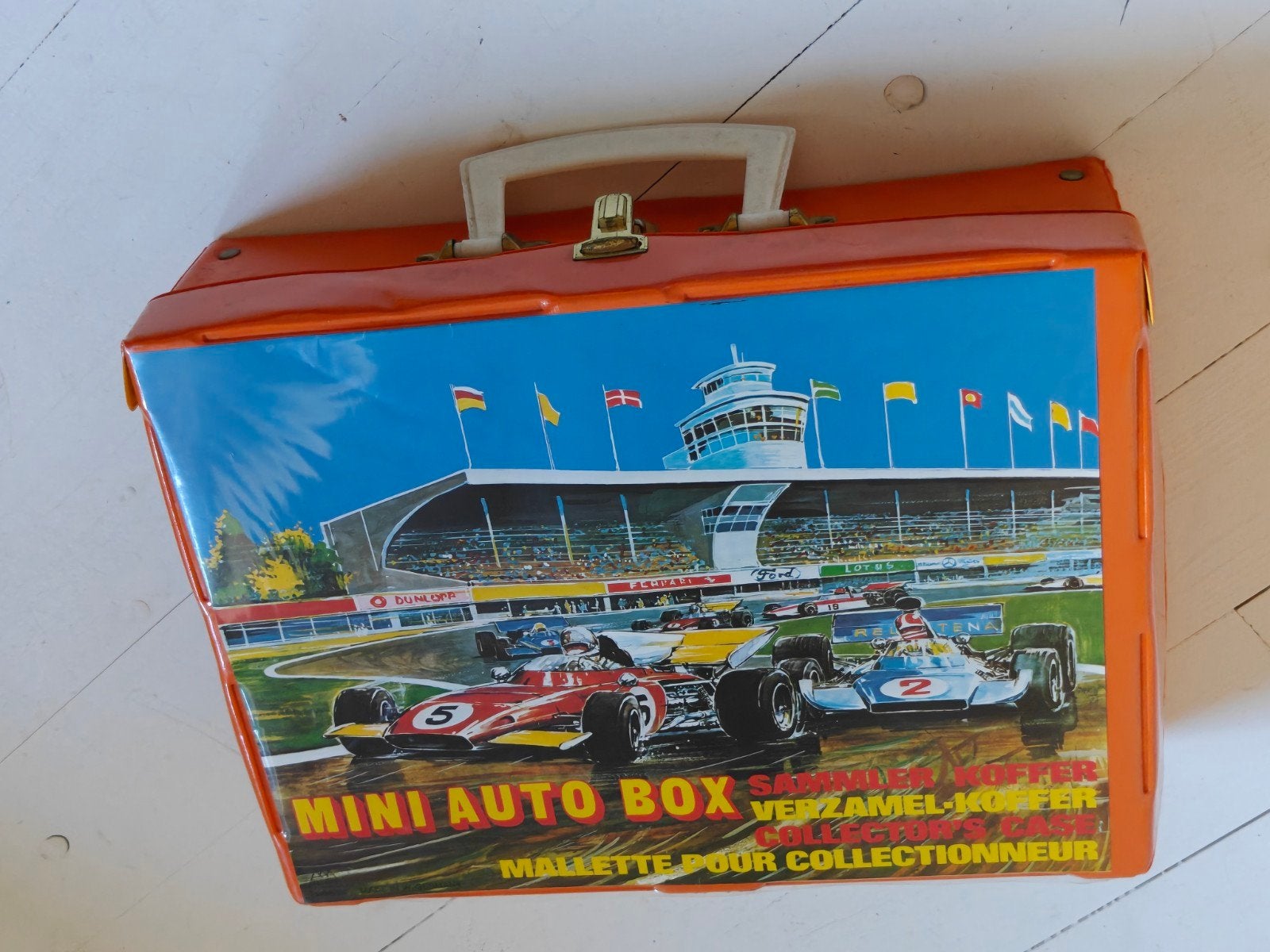 Matchbox Koffer Mini Auto Box inc Rekjes, Ophalen of Verzenden, Auto