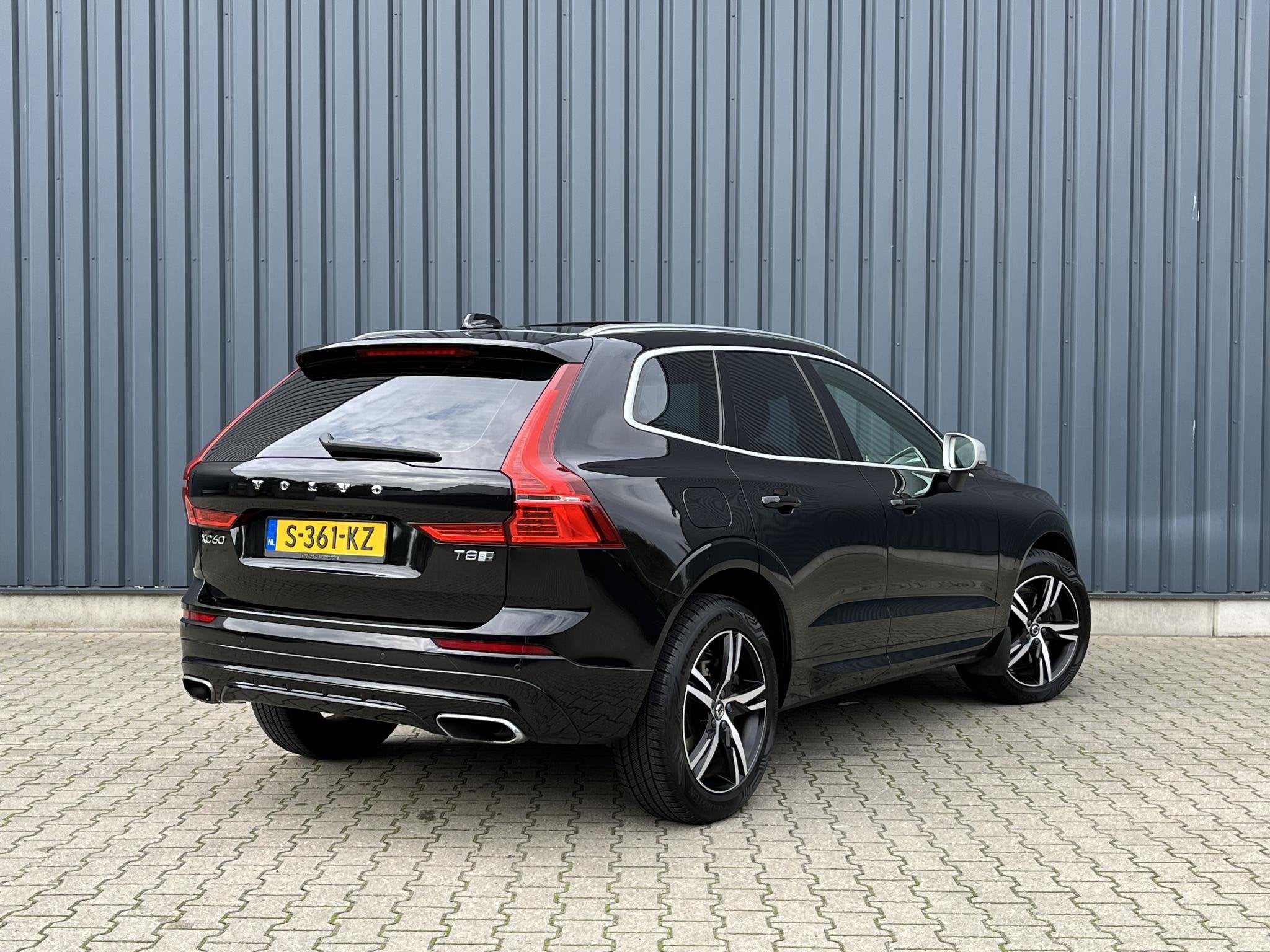 Volvo XC60 2.0 T8 Twin Engine AWD Inscription ACC/PANO/TREKH, Gebruikt, 320 pk, Zwart, XC60