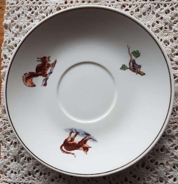 Oud Regout schoteltje, kinder servies, eekhoorn, kat, vogel, Gebruikt, -, -, Ophalen of Verzenden