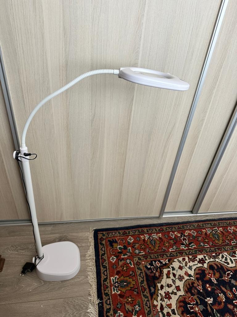 Witte loeplamp op standaard, flexibele arm, Ophalen, Gebruikt, Loeplamp