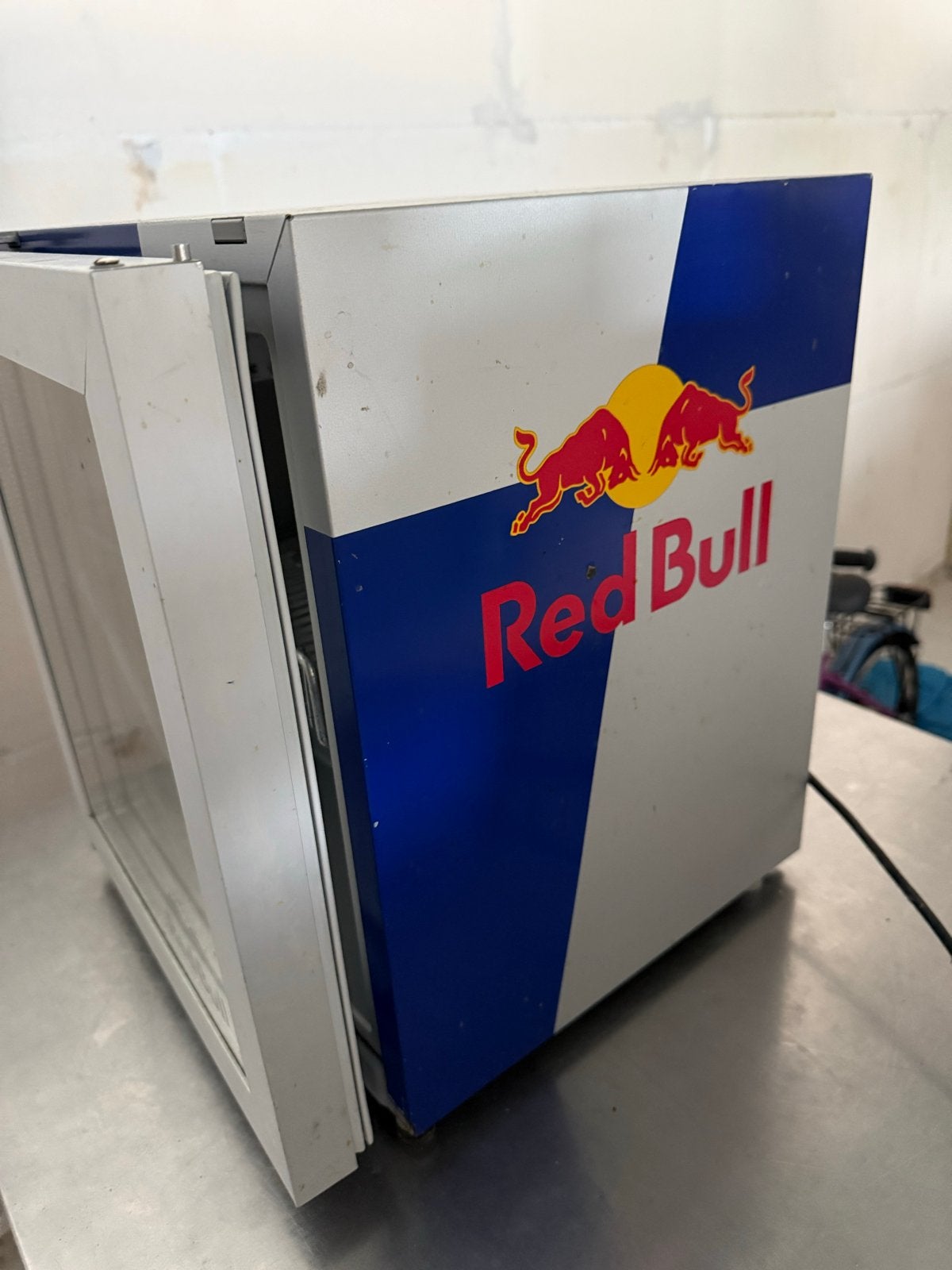 Red Bull mini koelkast - LEDstrip defect, Zonder vriesvak, Ophalen of Verzenden, Minder dan 75 liter, Niet werkend