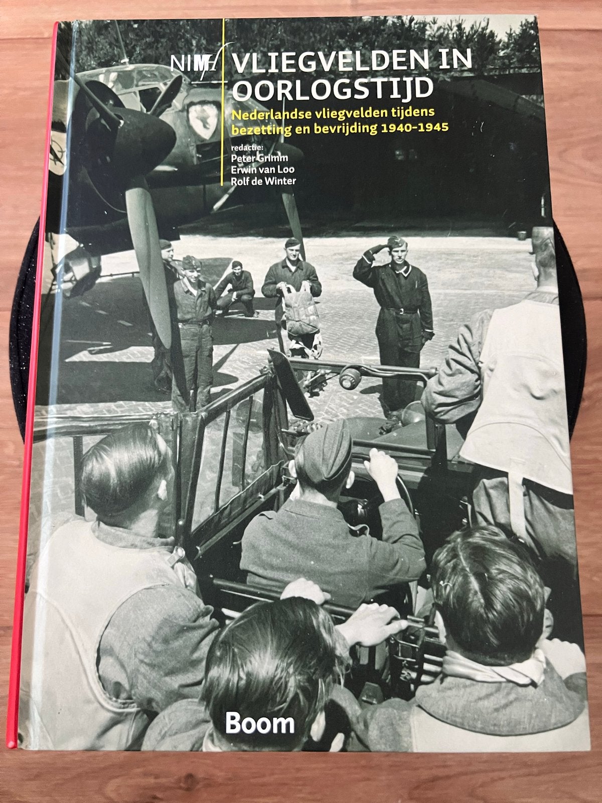 Vliegvelden in Oorlogstijd: Nederlandse vliegvelden 1940-194, Boeken, Ophalen of Verzenden, Tweede Wereldoorlog, Zo goed als nieuw