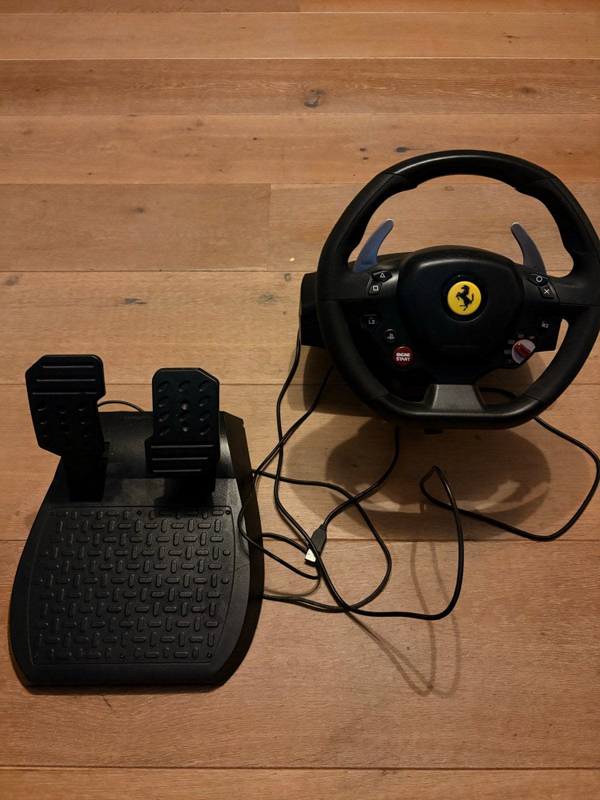 Thrustmaster Ferrari 488 GTB racestuur met pedalen