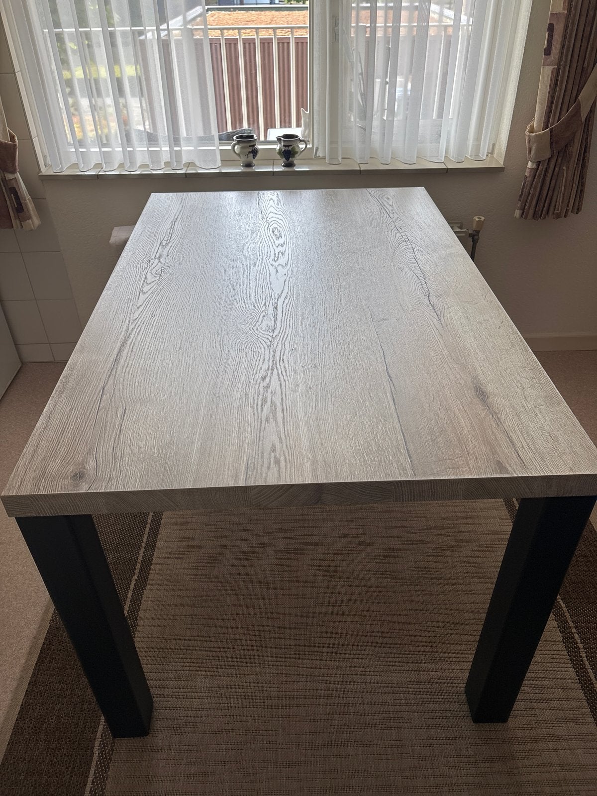 Tafel als nieuw met stalen poten, Ophalen, Zo goed als nieuw, Metaal