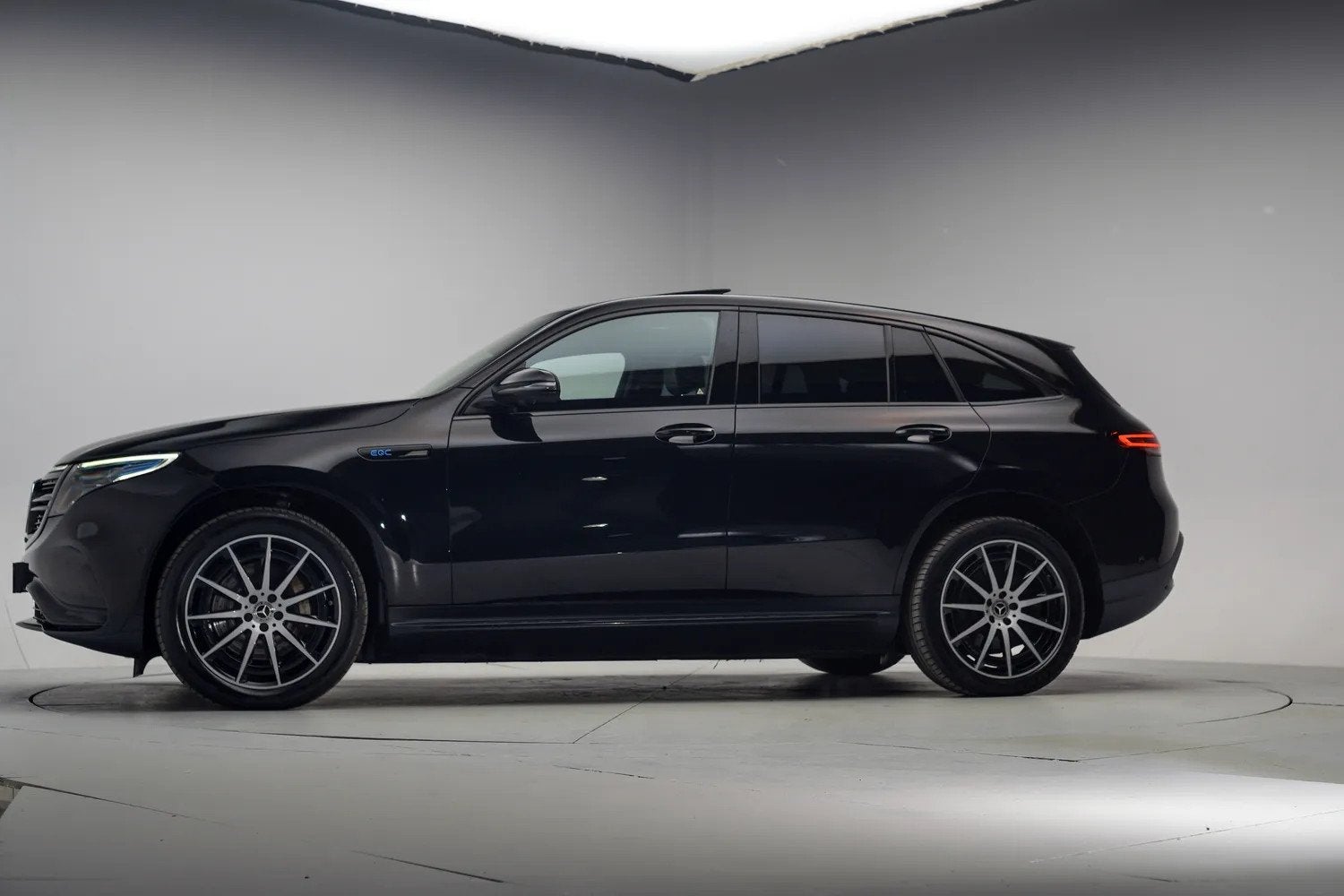 Mercedes-Benz EQC 400 4MATIC AMG Business Solution 80 kWh [, Automaat, 0 cilinders, Zwart, 408 pk