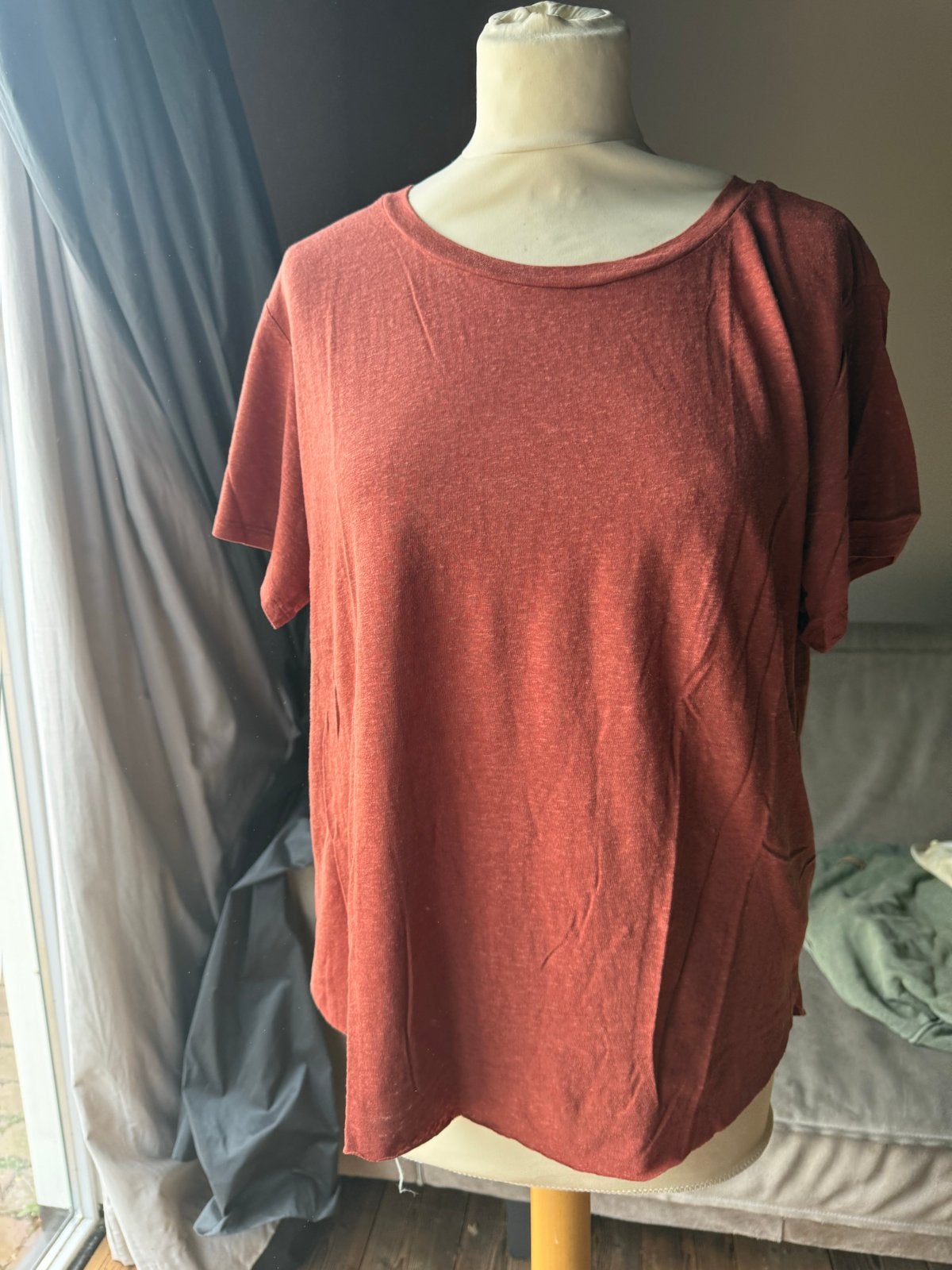 Weekday T-shirt - Maat M - Rood/Oranje, Maat 38/40 (M), Ophalen of Verzenden, Zo goed als nieuw, Korte mouw