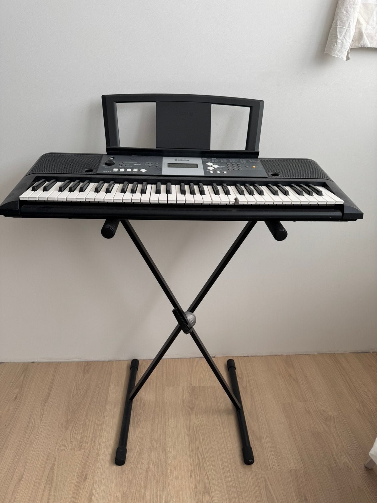 Yamaha elektrische piano, Ophalen, 61 toetsen, Yamaha, Met standaard