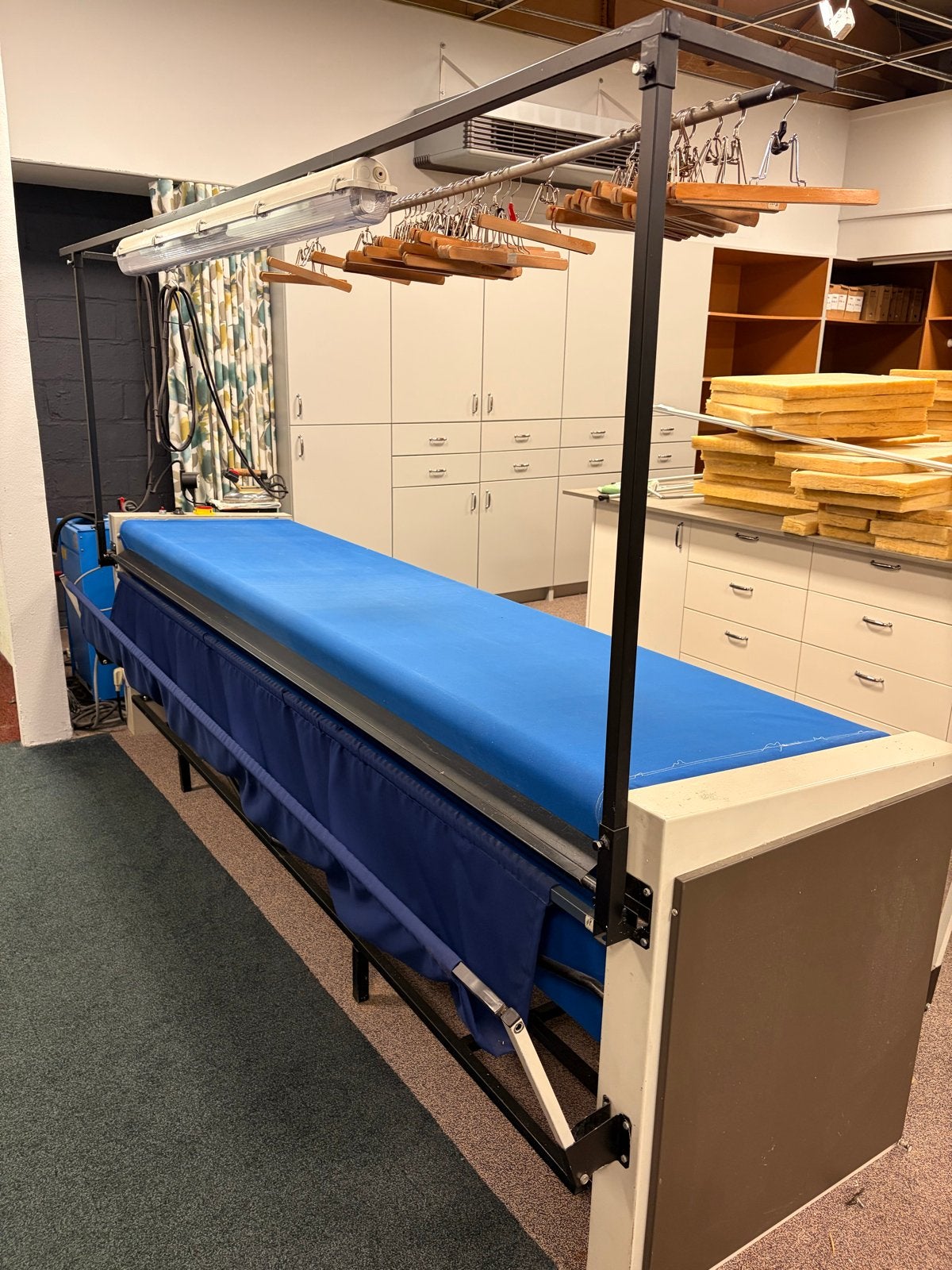 Professionele strijktafel met stoomgenerator en strijkijzer, Witgoed en Apparatuur, Ophalen, Gebruikt, Strijkijzer met snoer