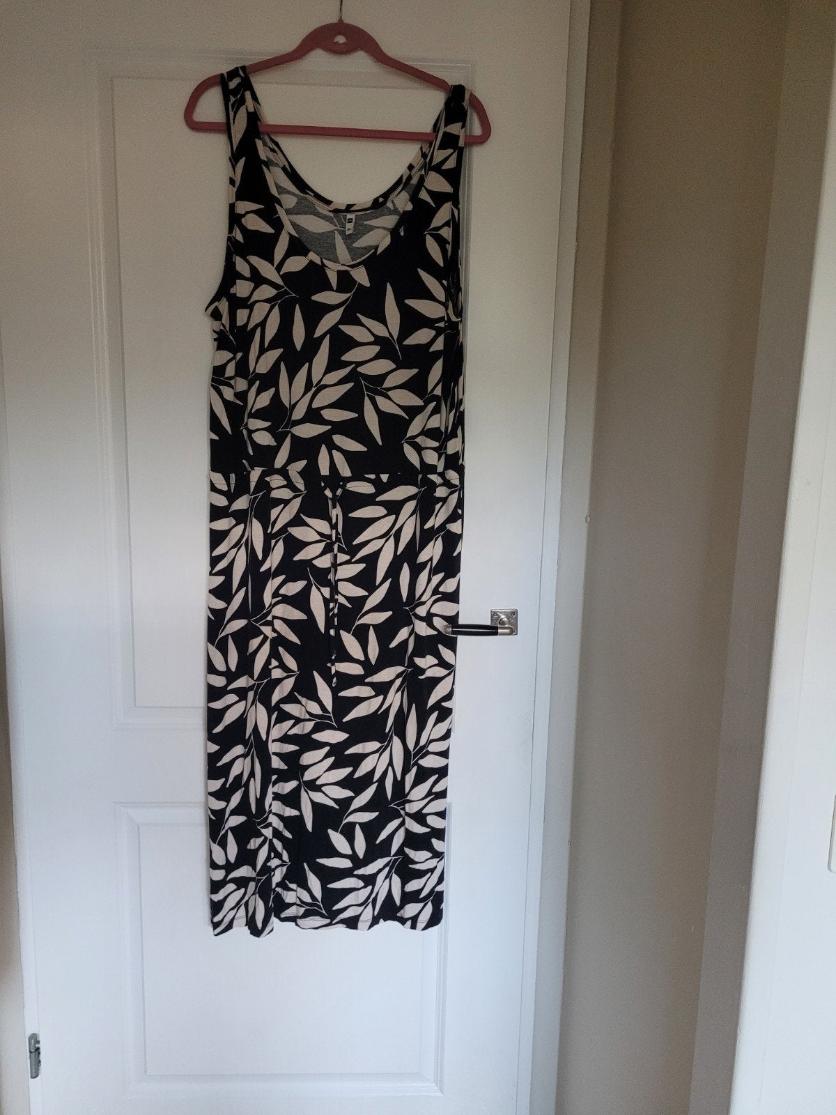 Hema Zwart-wit maxi jurk met bladprint - Maat XL, Ophalen, Zwart, Maat 46/48 (XL) of groter, Nieuw