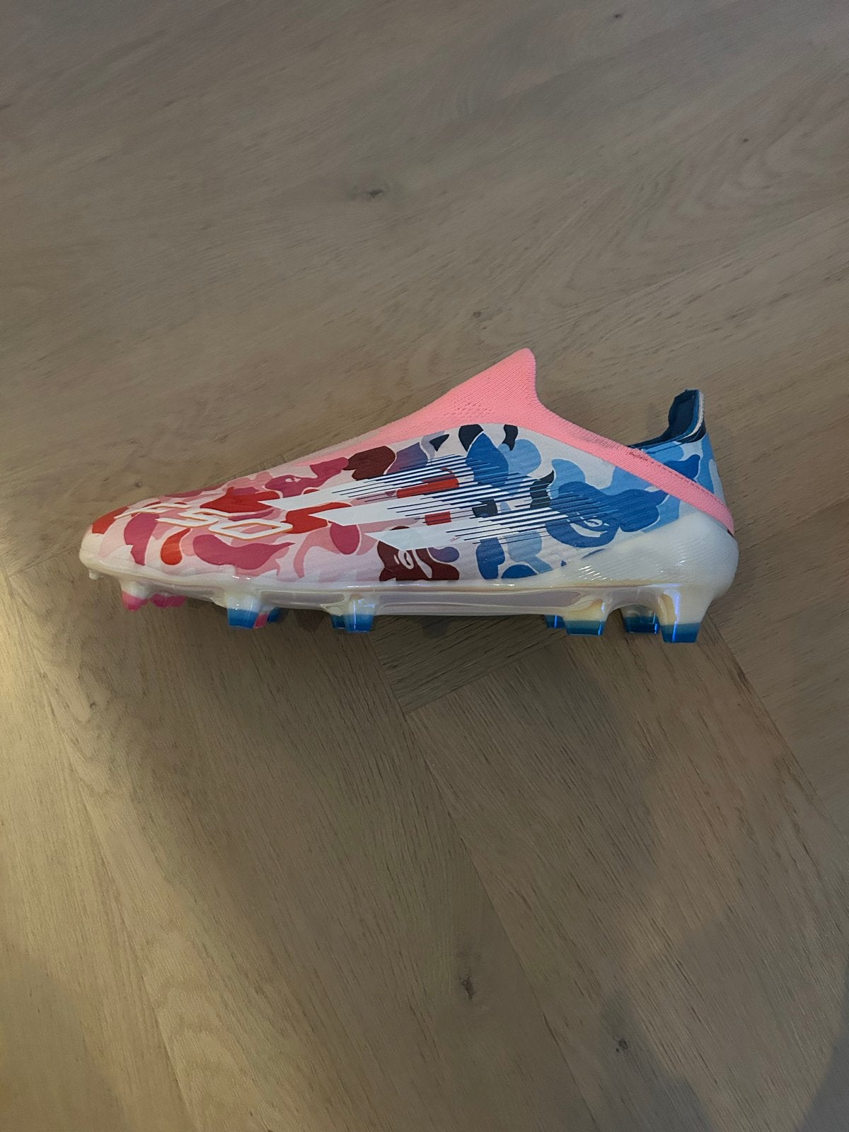 Adidas F50 x BAPE Voetbalschoenen - Nieuw in doos, Maat XS of kleiner, Ophalen of Verzenden, Nieuw, Schoenen