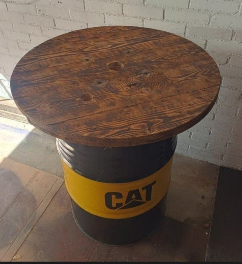 Caterpillar tafel met houten blad, 50 – 75, Gebruikt, 50 tot 100 cm, Rond