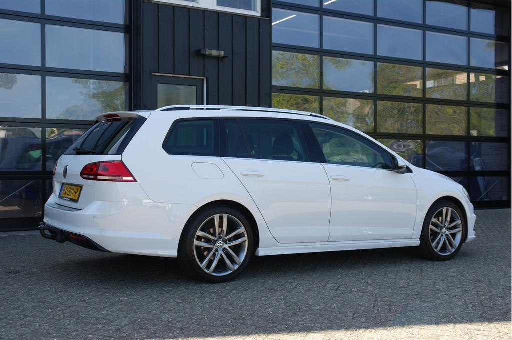 Volkswagen Golf Variant 1.4 TSI Business Edition Connected R, Gebruikt, 4 cilinders, Wit, Handgeschakeld
