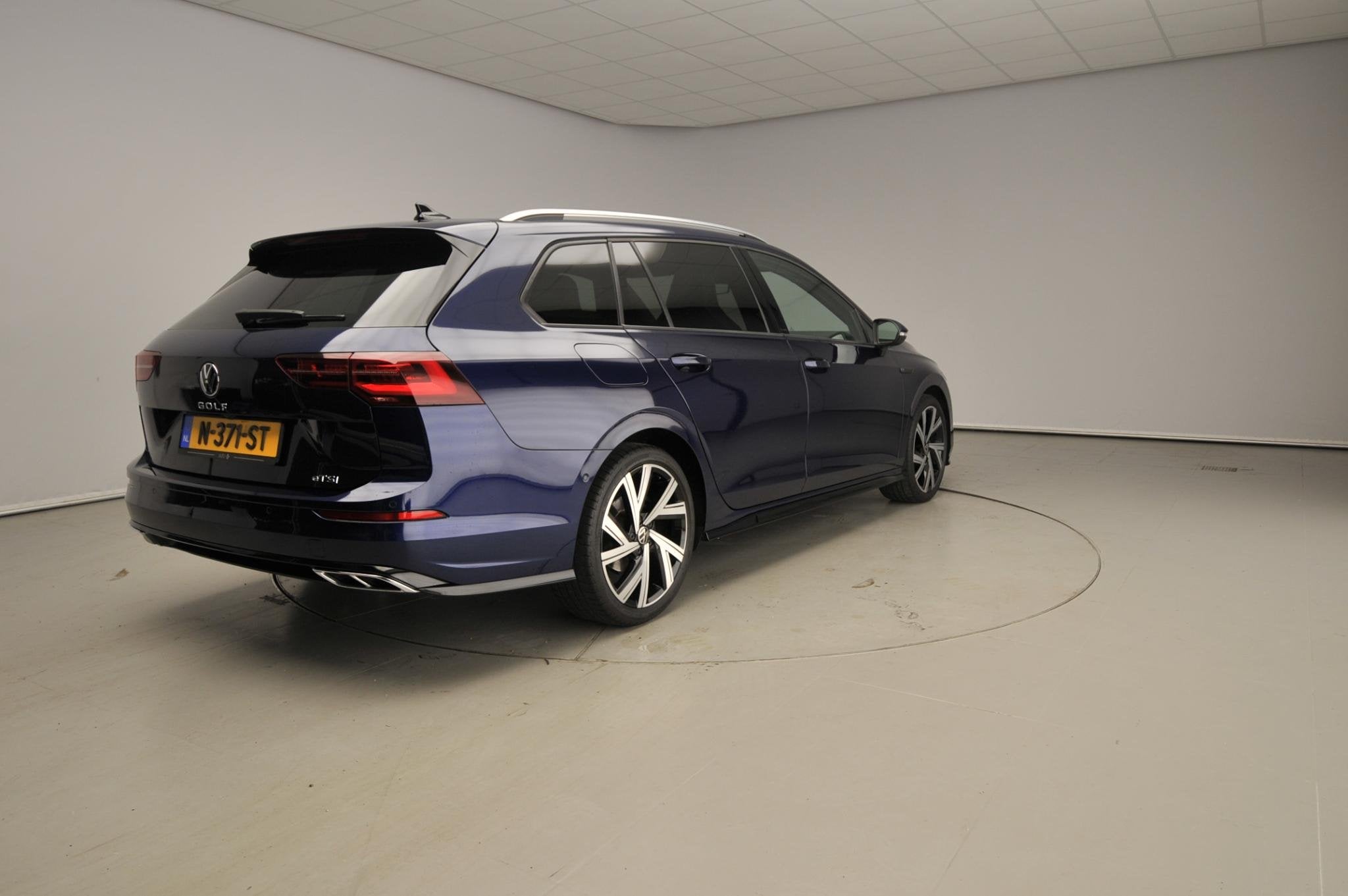 Volkswagen Golf Variant 1.5 eTSI R-Line | Harman/Kardon | Ca, Euro 6, 4 cilinders, 700 kg, Blauw