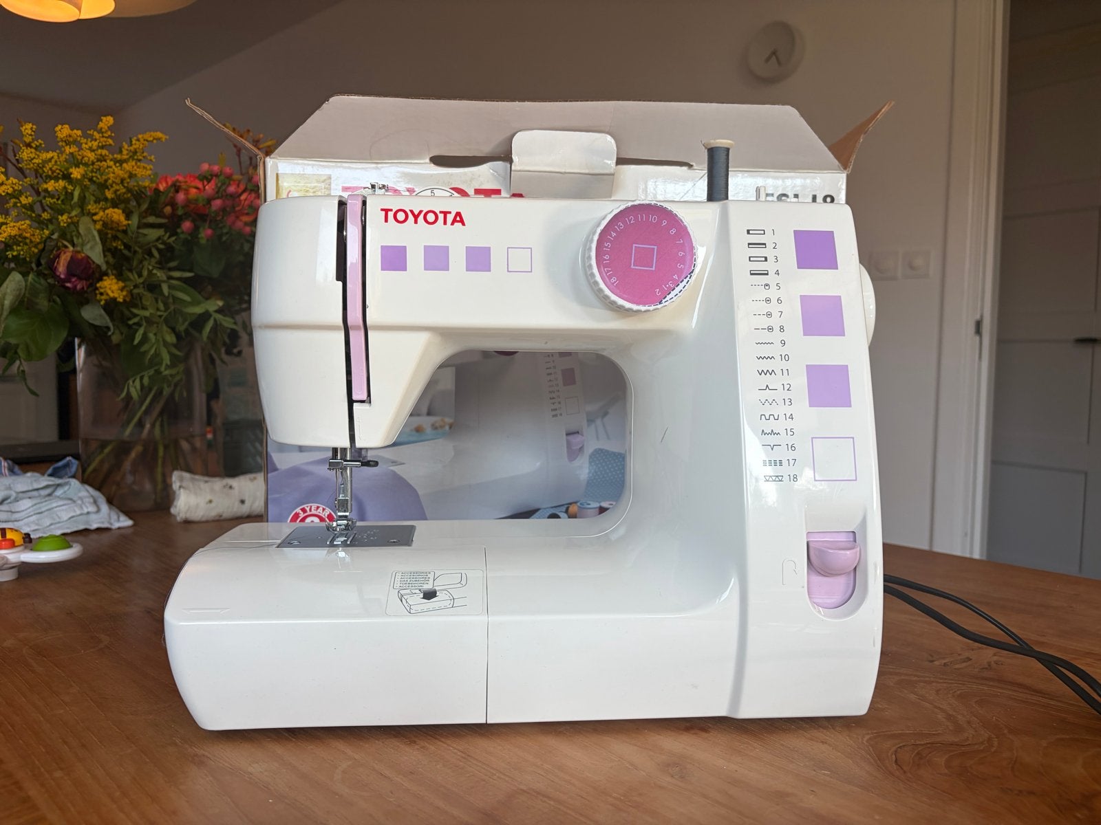 Toyota FSL18 Naaimachine, Ophalen, Zo goed als nieuw, Naaimachine, Overige merken
