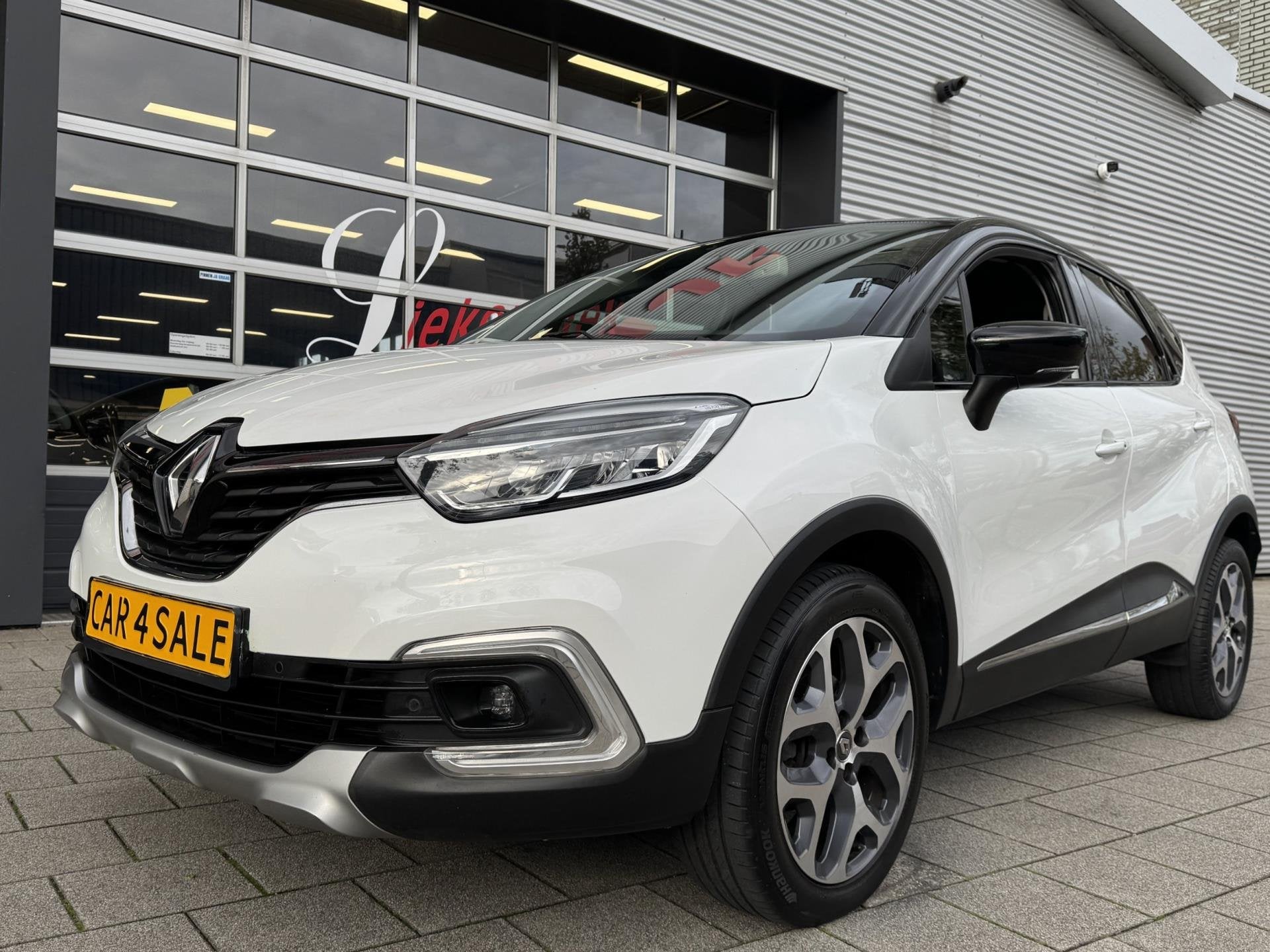 Renault Captur 0.9 TCe Intens - Navigatie I Airco I PDC I LE, Voorwielaandrijving, 898 cc, Gebruikt, Zwart