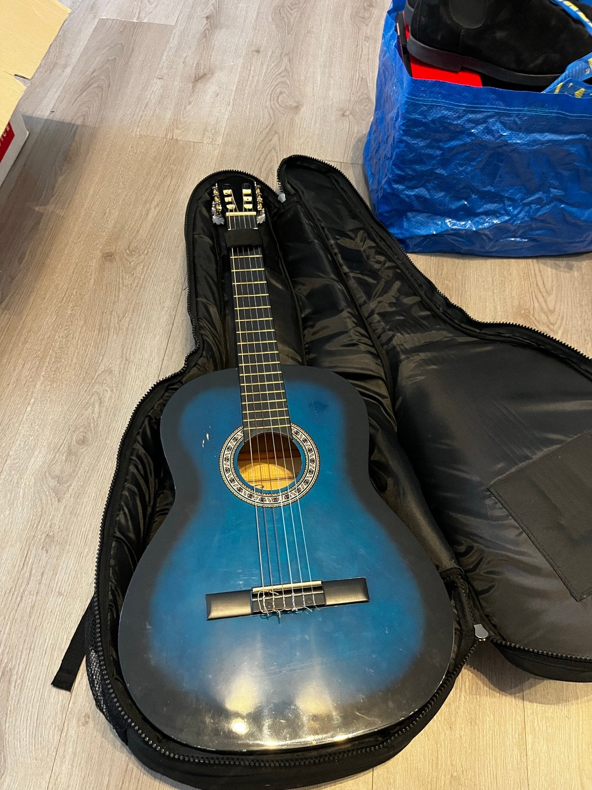 Blauwe klassieke gitaar met hoes, Ophalen of Verzenden, Gebruikt, Klassieke of Spaanse gitaar, Met koffer