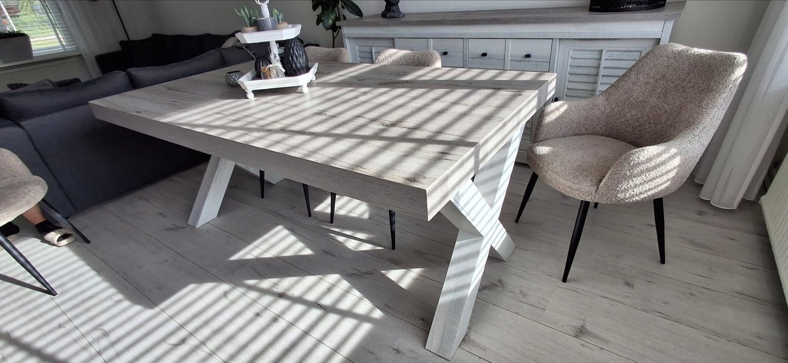 Moderne eettafel met wit onderstel, Huis en Inrichting, Tafels | Eettafels, Ophalen, 50 tot 100 cm, 150 tot 200 cm, Zo goed als nieuw