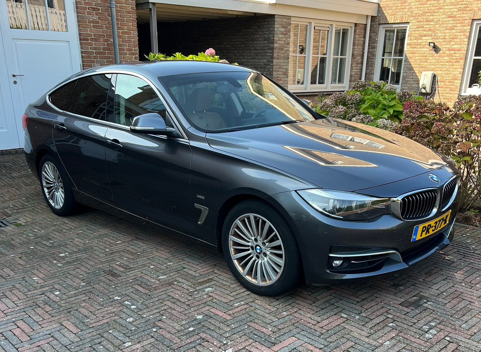 BMW 3-Serie GT 320i Xdrive 184pk Aut 2017 Grijs, 1998 cc, 4 cilinders, Bruin, Particulier