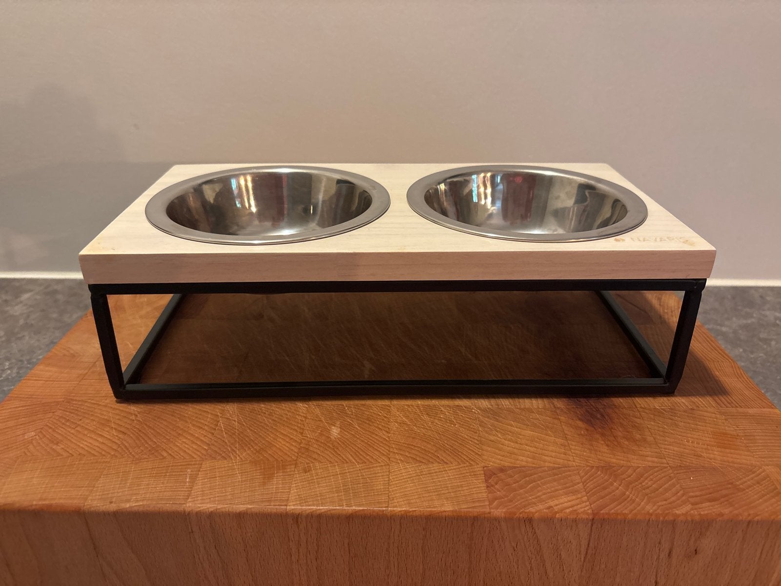 Navaris voerbak standaard voor kleine honden of katten, Ophalen of Verzenden, Zo goed als nieuw