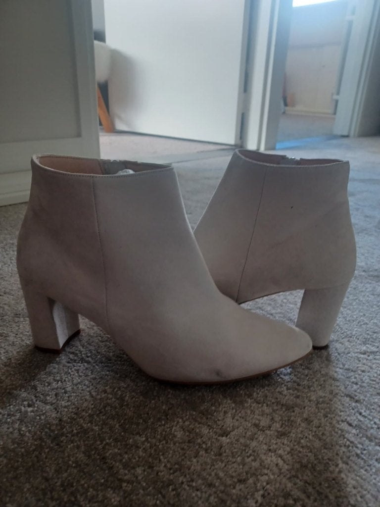 Beige laarsjes met hak - bruidsschoenen Fiarucci - maat 41, Lage of Enkellaarzen, Ophalen of Verzenden, Zo goed als nieuw, Fiarucci