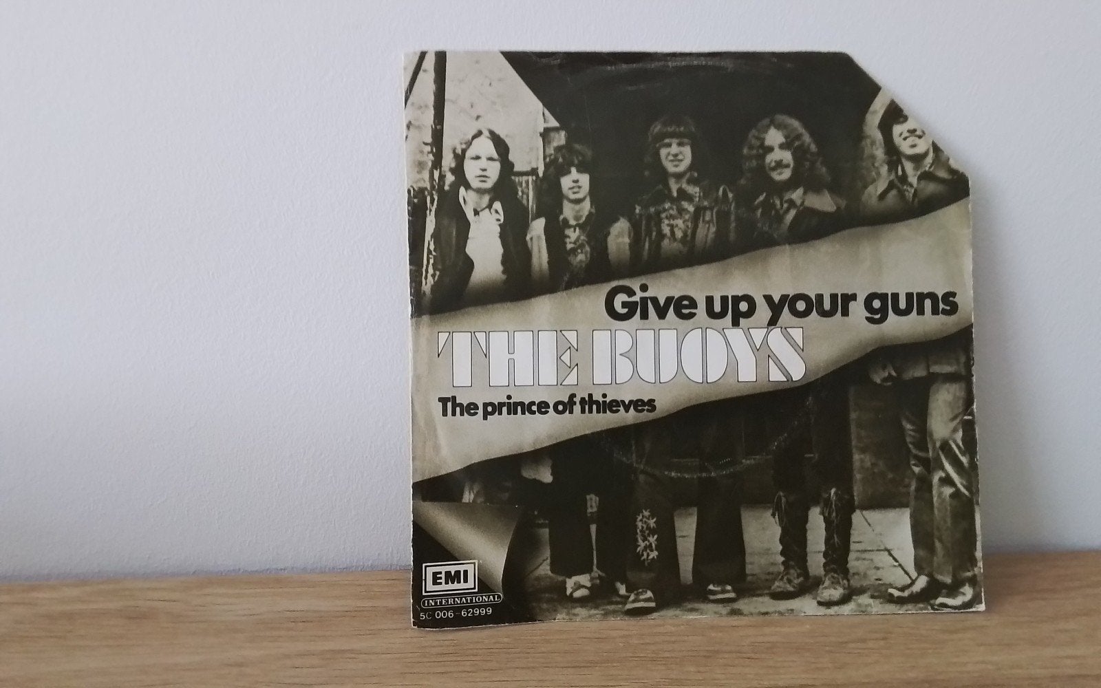 the  Buoys - give up your guns, Ophalen of Verzenden