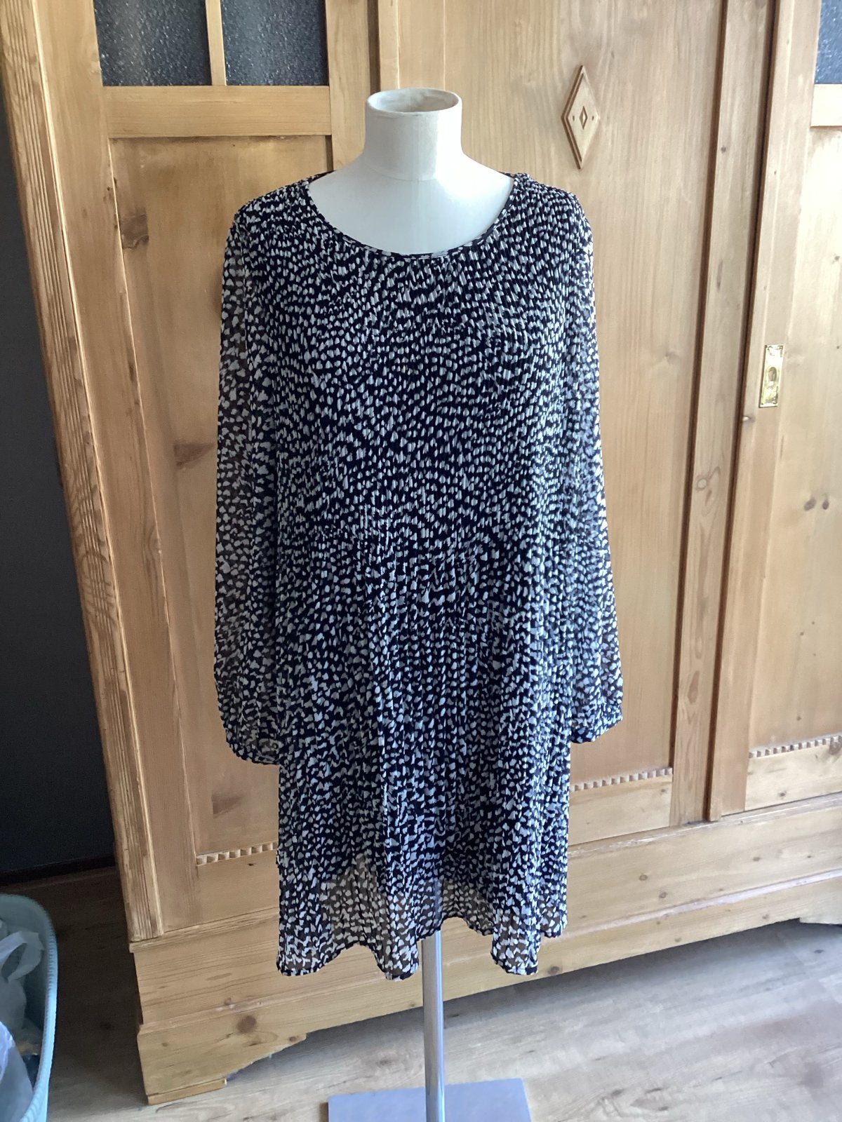 Zwarte/witte jurk met lange mouwen 42 als nieuw MS, Zwart, Maat 42/44 (L), Ophalen of Verzenden, Zo goed als nieuw